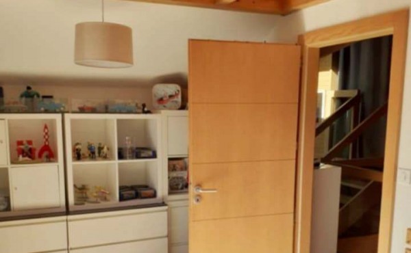 8b5fd956-b548-47b3-81c7-7f42772fa642